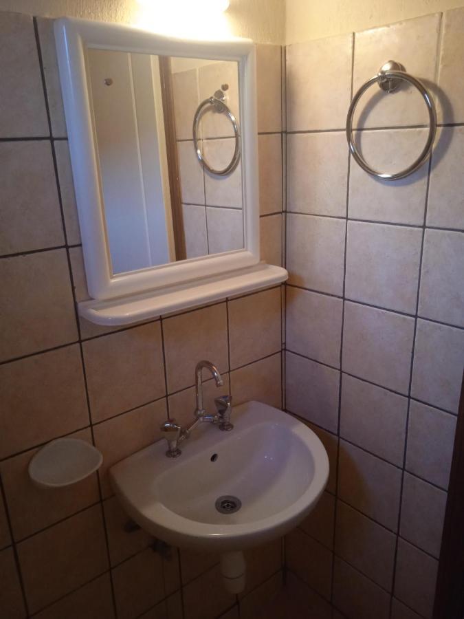 Thiamis Guesthouse Doliana Eksteriør billede