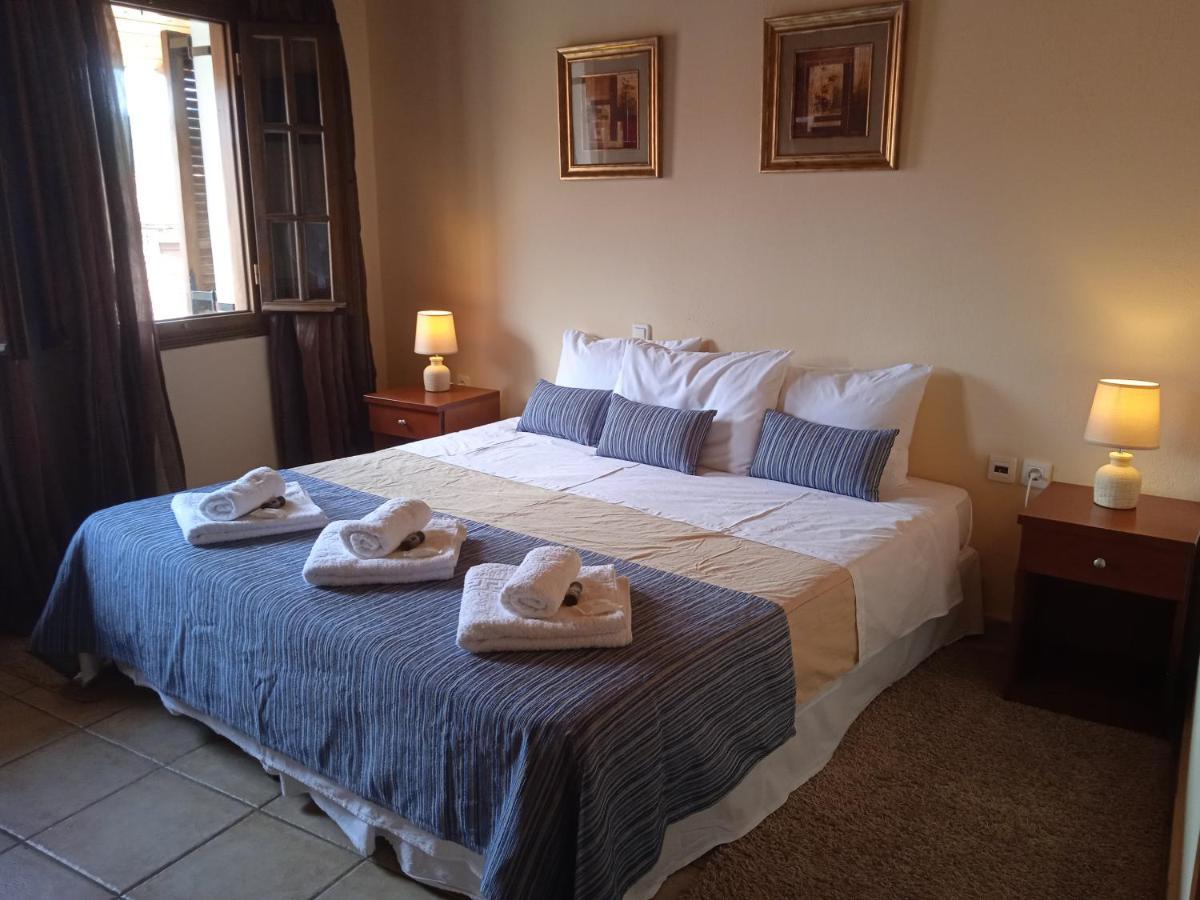 Thiamis Guesthouse Doliana Eksteriør billede