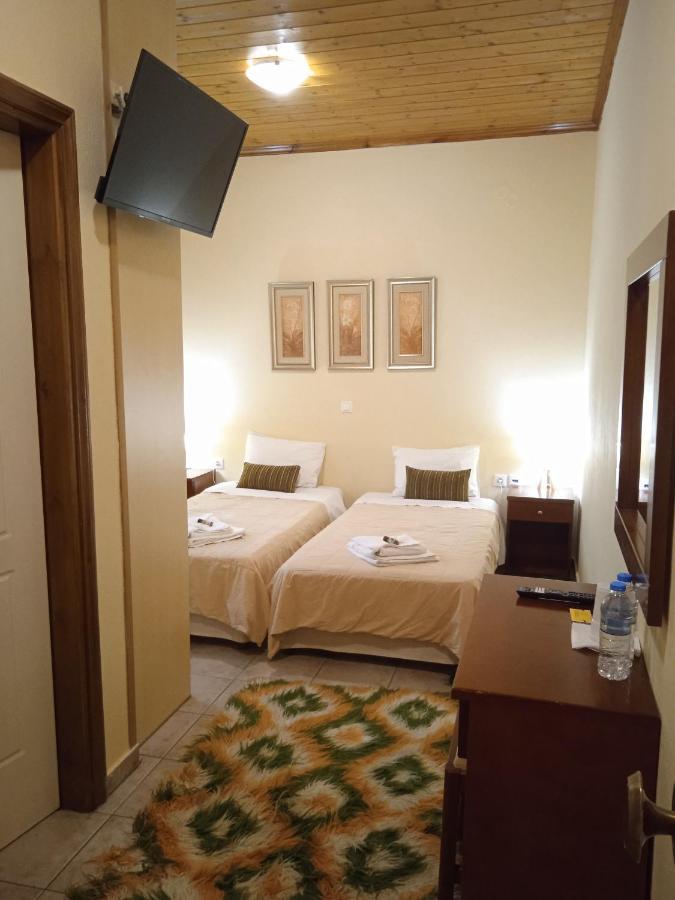 Thiamis Guesthouse Doliana Eksteriør billede