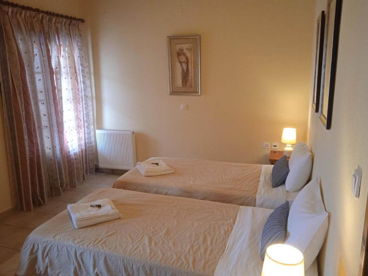 Thiamis Guesthouse Doliana Eksteriør billede